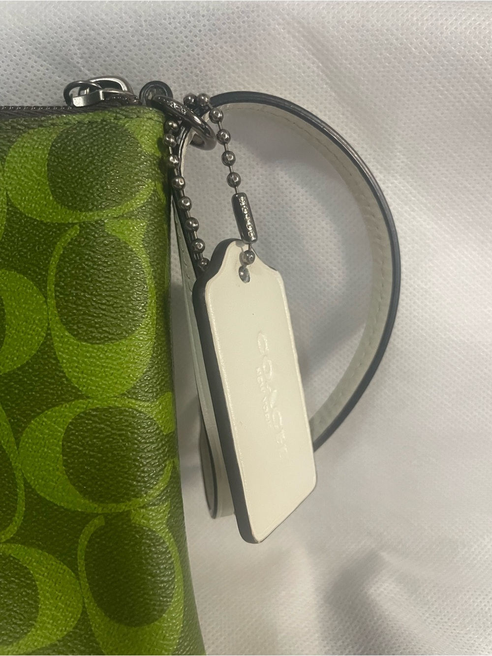 Coach Lime Signature Wristlet with White Tag - Picture 3 of 7